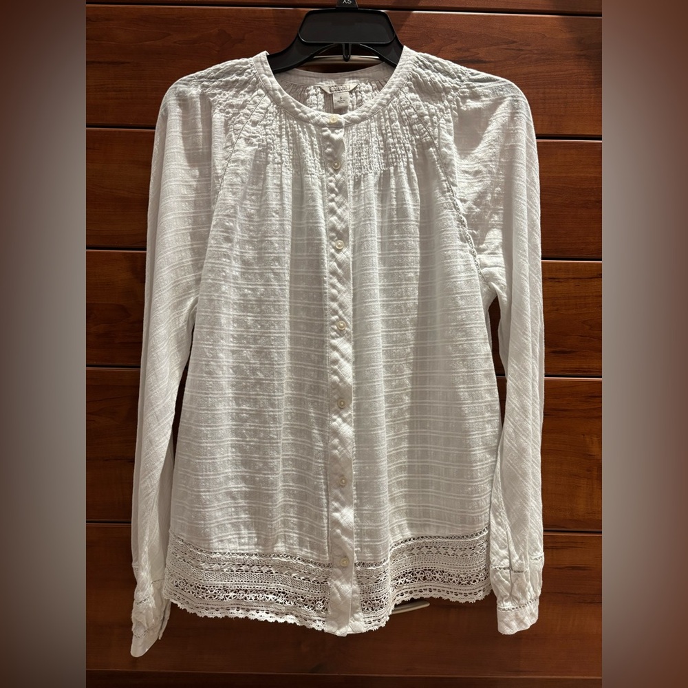 J. CREW Point Sur white cotton round neck, button down blouse with lace trim. S.